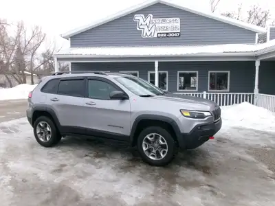 HERE'S A 2019 JEEP CHEROKEE TRAILHAWK EDITION ALL WHEEL DRIVE, THIS IS A ONE OWNER ZERO ACCIDENTS WE...