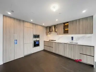 2801 13778 100 AVENUE Surrey, British Columbia
