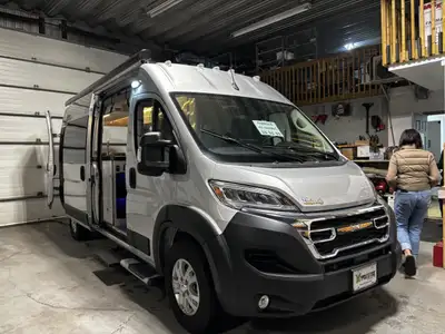 Caractéristiques techniques :Longueur : ~21 piedsChâssis : RAM ProMaster 3500Motricité : Traction av...