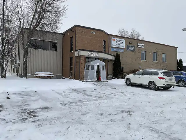 LOCAL INDUSTRIEL À LOUER À JONQUIÈRE – DE 400 À 10 500 PI² in Storage & Parking for Rent in Saguenay - Image 4