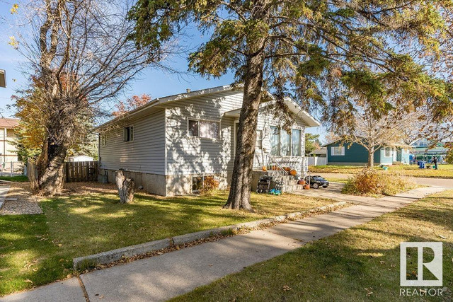 4602 55 AV Wetaskiwin, Alberta in Houses for Sale in Edmonton - Image 2