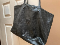 Roots textured Black Leather Tote Bag