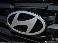 This Hyundai Tucson has a trusty Regular Unleaded I-4 2.5 L/152 engine powering this Automatic trans... (image 8)