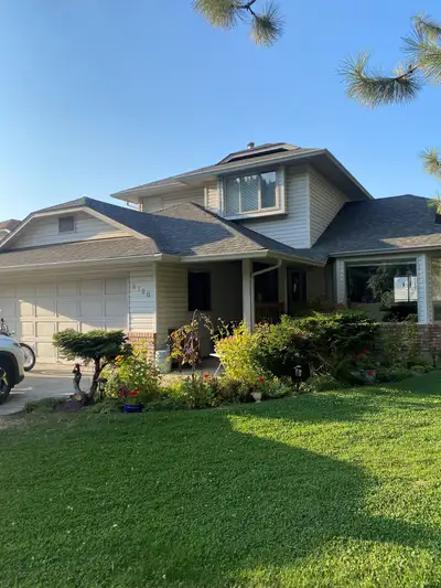 Beautiful 4 Bed house with Den and Rec room in Juniper. Great location with green space on one side...