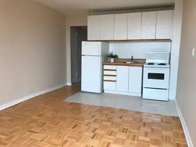 Bachelor Apartment For Rent in Toronto - 25 St. Dennis