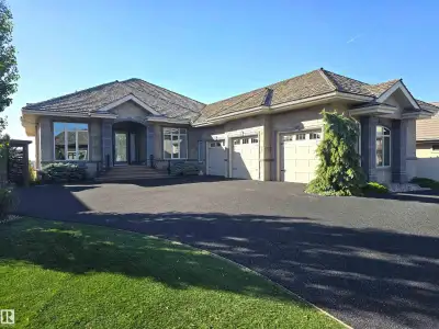 Exquisite Custom Executive Walkout Bungalow in a Prestigious Setting! This remarkable residence show...