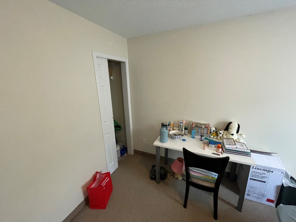 Clean & Spacious Bedrooms Available In a 5-Bedroom Two-Story Apa 5