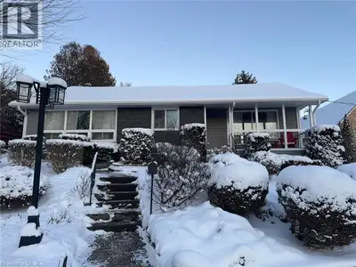 Located in the heart of Paris, Ontario, this well maintained 3 bedroom, 2 bathroom unit offers the p...