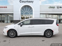 This 2023 Chrysler Pacifica Hybrid Pinnacle boasts a luxurious Black w/Black & Caramel leather inter... (image 1)