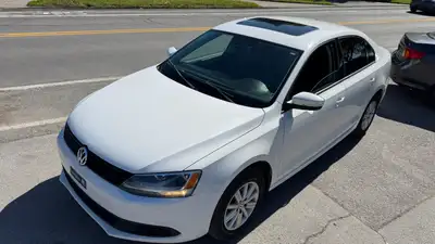 Voici belle 2013 Volkswagen Jetta Sedan Comfortline confortable de modèle. Transmission automatique...