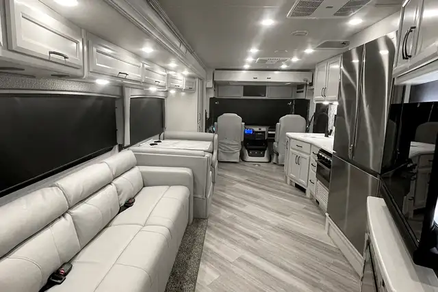 2024 Holiday Rambler Vacationer 35K - Gas Class A Motorhome. in RVs & Motorhomes in Red Deer - Image 42