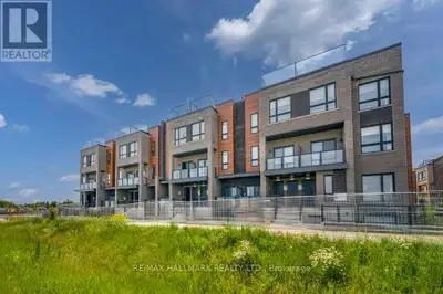 10 - 18 LYTHAM GREEN CIRCLE Newmarket (Glenway Estates), Ontario