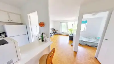 AVAILABLE NOW PET FRIENDLY VIRTUAL TOUR: https://my.matterport.com/show/?m=u7kpQEjzZWS 1 BEDROOM Thi...