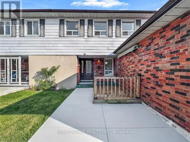 38 Robbinstone Drive Toronto (Malvern), Ontario, photo 2 of 4