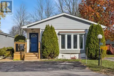 Welcome to this delightful mobile home located in the lovely community of Albion Sun Vista in Greely...