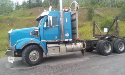 2012 freightliner Coronado logging truck truck is In good condition fresh mvi done good till Feb 202...