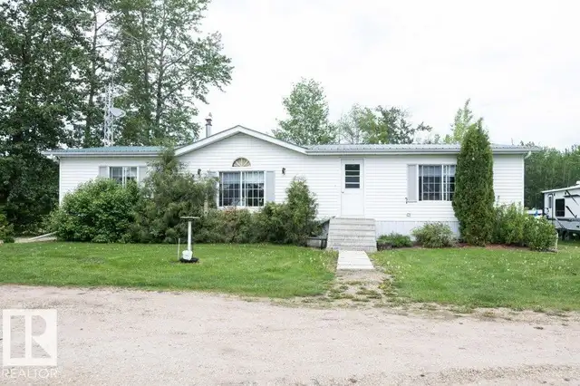4903A 47 AV Rural Westlock County, Alberta in Houses for Sale in Edmonton - Image 2