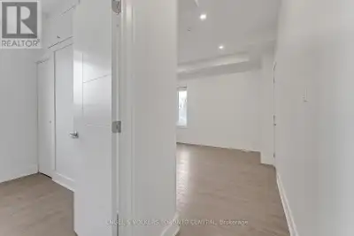 2 - 1415 GERRARD STREET E Toronto (Greenwood-Coxwell), Ontario