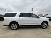 AMVIC Licensed Dealer * Heated 2nd Row Seats & Steering Wheel * HD Surround Vision * Panoramic Sunro... (image 9)