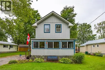 Enjoy your summer in Turkey Point. This four-bedroom, one-bathroom, year-round cottage in Turkey Poi...