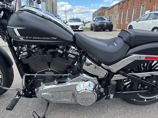 2023 Harley-Davidson Breakout ~ AIR RIDE ~ 260 REAR ~ 23\" FRONT in Street, Cruisers & Choppers in City of Toronto - Image 18