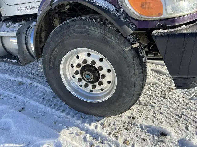 2005 PETERBILT 335 in Heavy Trucks in Saskatoon - Image 49
