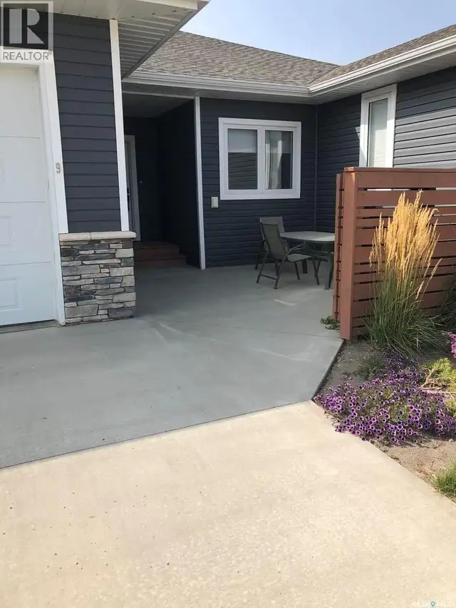 9 Warren STREET S Redvers, Saskatchewan in Houses for Sale in Regina - Image 3