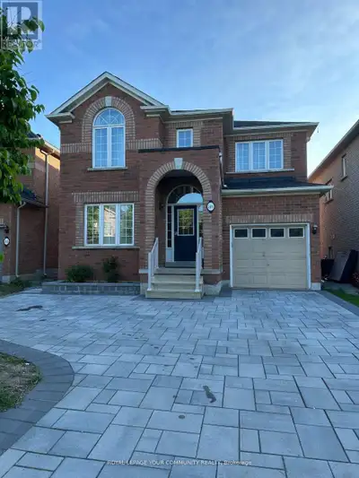 86 BEARE TRAIL Newmarket (Woodland Hill), Ontario