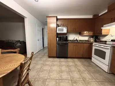 Appartement 4 et demi dans un immeuble situé à Lévis dans le secteur St-Romuald. Cet immeuble de 12...