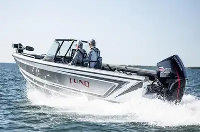 • Mercury 200xl Pro Xs 4stk 1.85 Gearcase • Boat Color: Black Metallic • Bottom/ Accent/ Gunnel Colo...