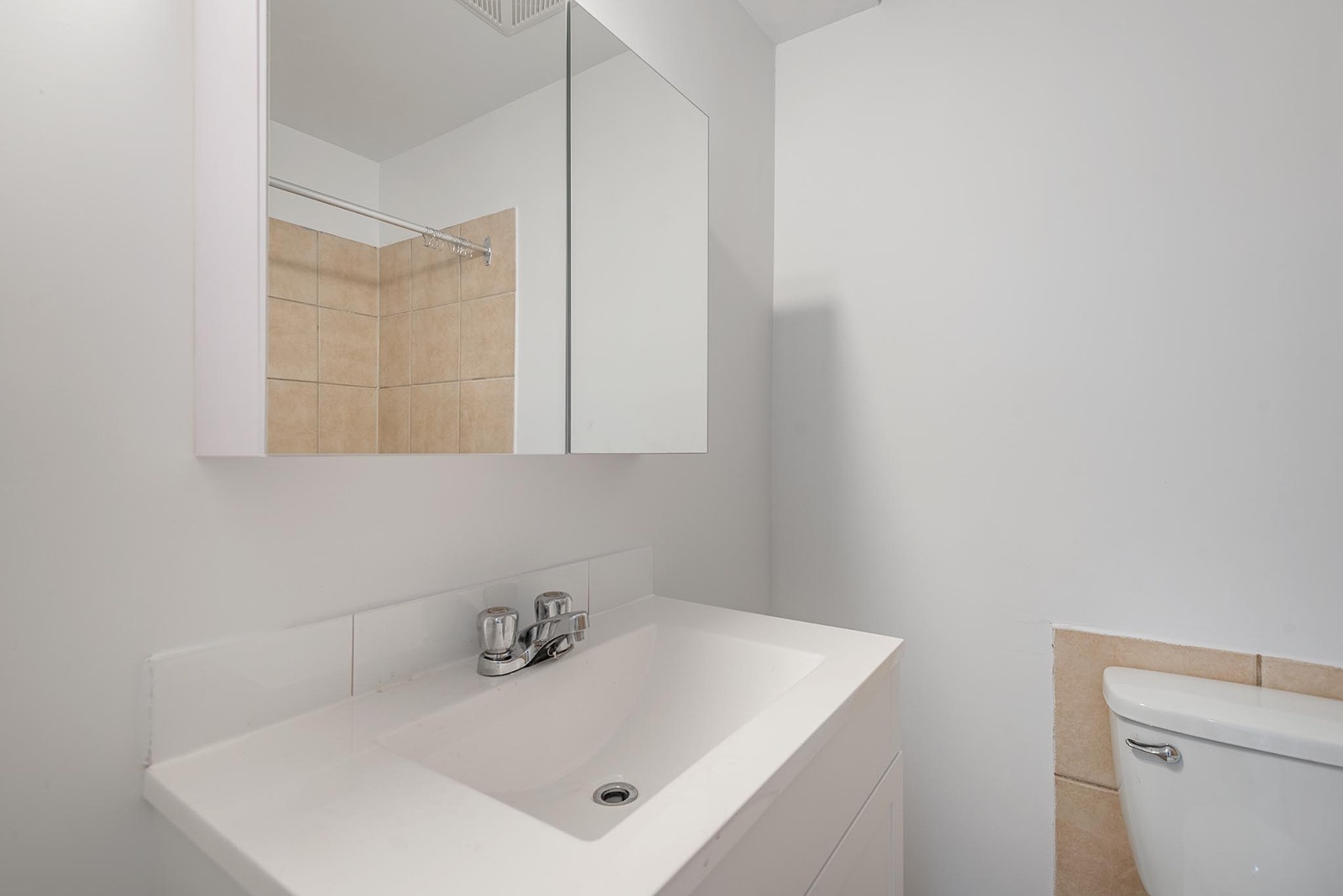 875 Bertrand — photo 3