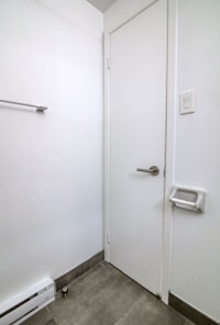 Semi-renovated Akelius studio apartment for rent. Located near blvd Saint-Laurent in the Plateau Mon... (image 5)