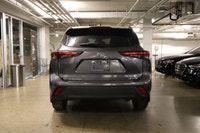 This Toyota HIGHLANDER has a strong Intercooled Turbo Regular Unleaded I-4 2.4 L/146 engine powering... (image 7)