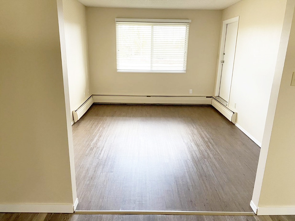 Capri Gardens - 2 Bedroom 1 Bath Apartment for Rent 3