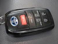 The Toyota Sienna delivers exceptional comfort, efficiency, and family-friendly versatility in a ref... (image 6)