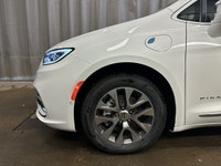 This Dealership Demo 2024 Chrysler Pacifica Hybrid Pinnacle 2WD has the 3.6L Pentastar Vvt V6 Hybrid... (image 5)
