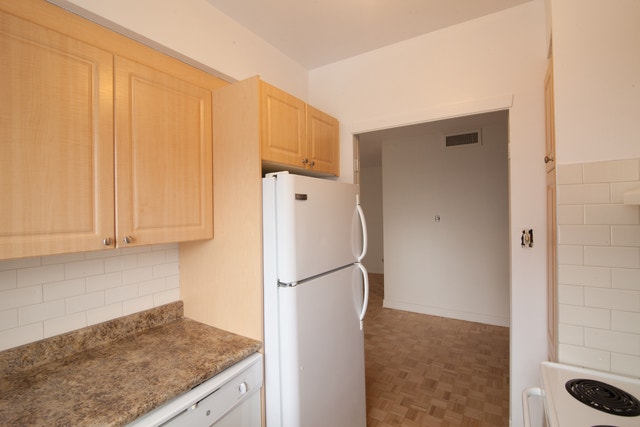 3555 Cote-des-Neiges Road — photo 1