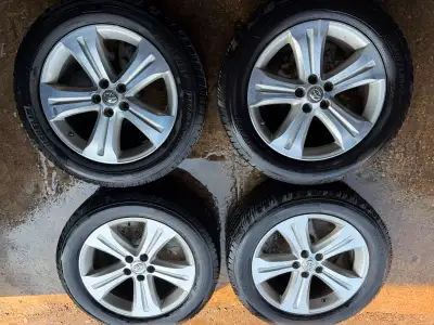 RIMS OEM 19" Toyota Highlander Alloy Rims With Tire Pressue Sensors Off of a 2013 Toyota Highlander...