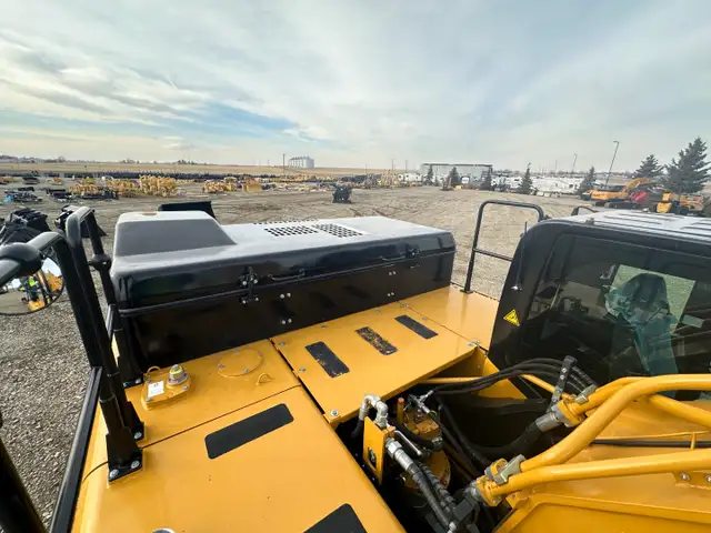 2023 SANY SY365C LC - 895 Hrs - Warranty, Choice of Bucket in Heavy Equipment in Lethbridge - Image 16