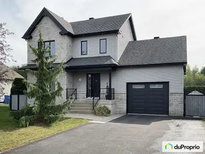 Charmante maison deux étages située dans un quartier tranquille et recherché à proximité de tous les...