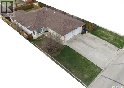 This a great opportunity to own this 5 bedroom 3 bathroom home! Built in 1995 it offers great curb a...