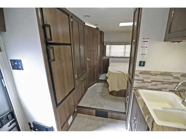 2020 Coachmen Freelander 26DS 1 extension Classe C 27 pieds in RVs & Motorhomes in Laval / North Shore - Image 11