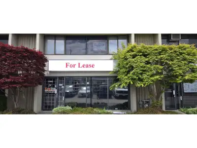 Two-level warehouse strata unit with executive office space on the 2nd floor, IL Zoning (light indus...