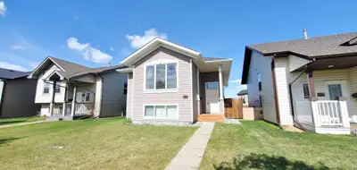 FULL HOUSE IN KENTWOOD! 4 BEDROOMS, GARAGE & PET FRIENDLY!!