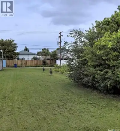 Located on Connaught Street in the quiet neighbourhood of Pioneer Village, this vacant lot offers a...