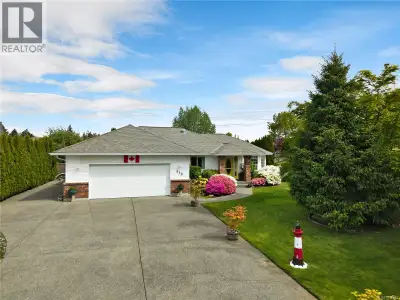 Situated on a quiet cul-de-sac in one of Willow Point’s most desirable neighbourhoods, this immacula...