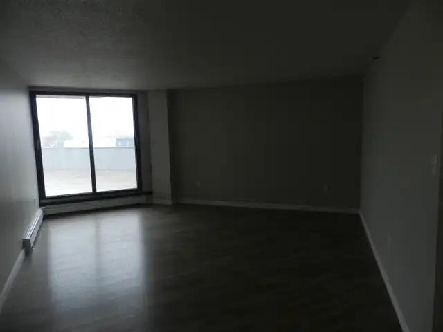 SPACIOUS TWO BEDROOM TWO BATHROOM APARTMENT AVAILABLE- DOWNTOWN  in Long Term Rentals in Dartmouth - Image 11