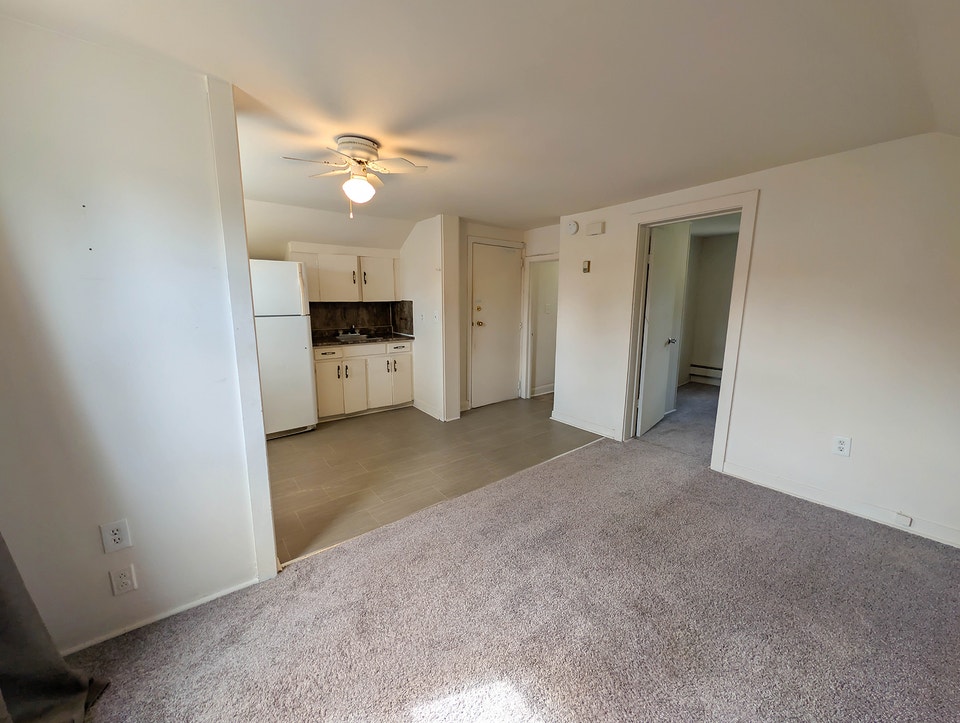 42 Leeper St, St. Catharines - All Inclusive 1 Bed Upper Unit 4