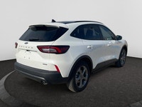 This Star White Metallic Tri-Coat Ford Escape SE is sleek, smart and more fun than ever! It has the... (image 4)