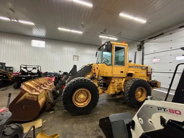 2000 VOLVO L70D WHEEL LOADER in Heavy Equipment in Regina - Image 3